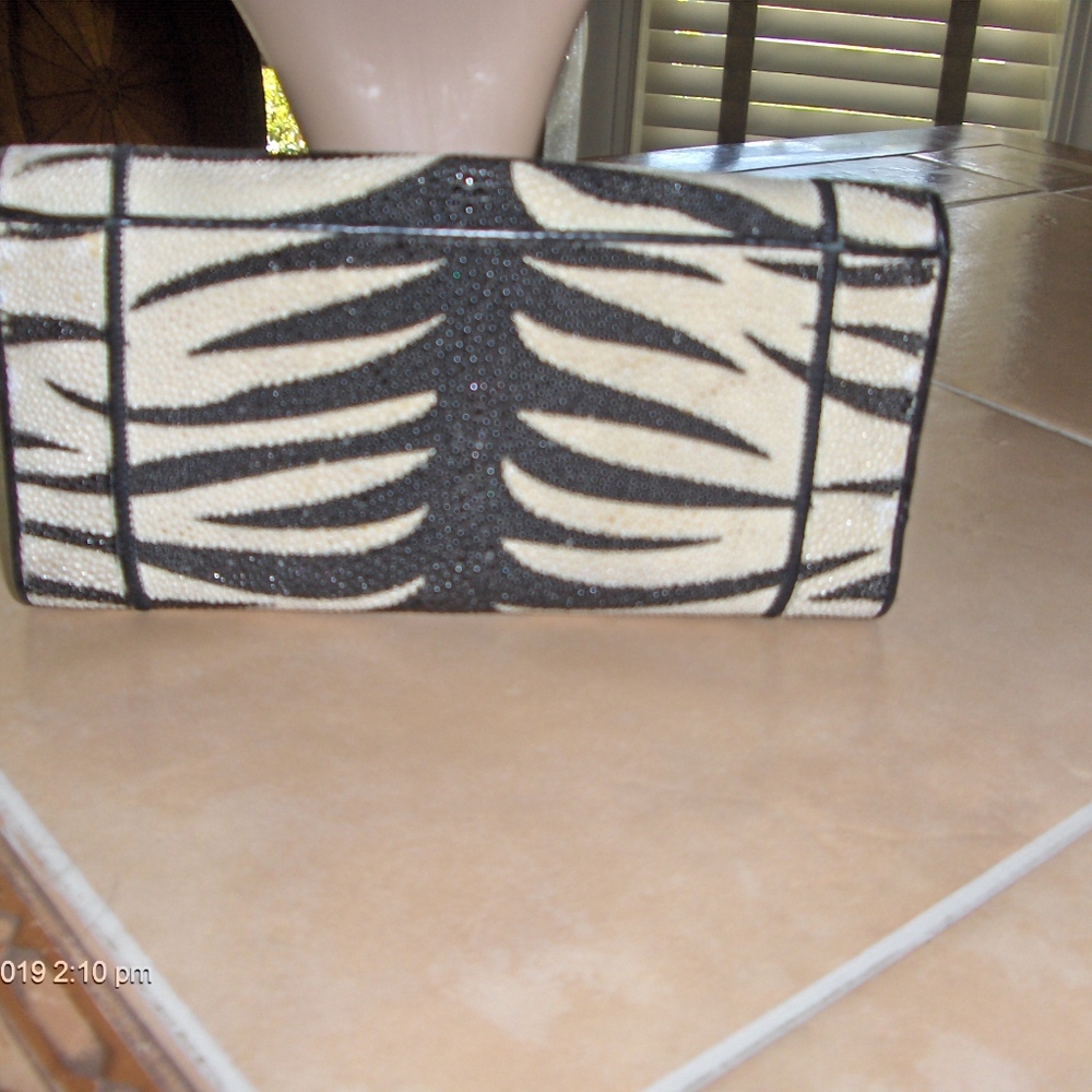 Sting-Ray Wallet - Picture 2 of 3
